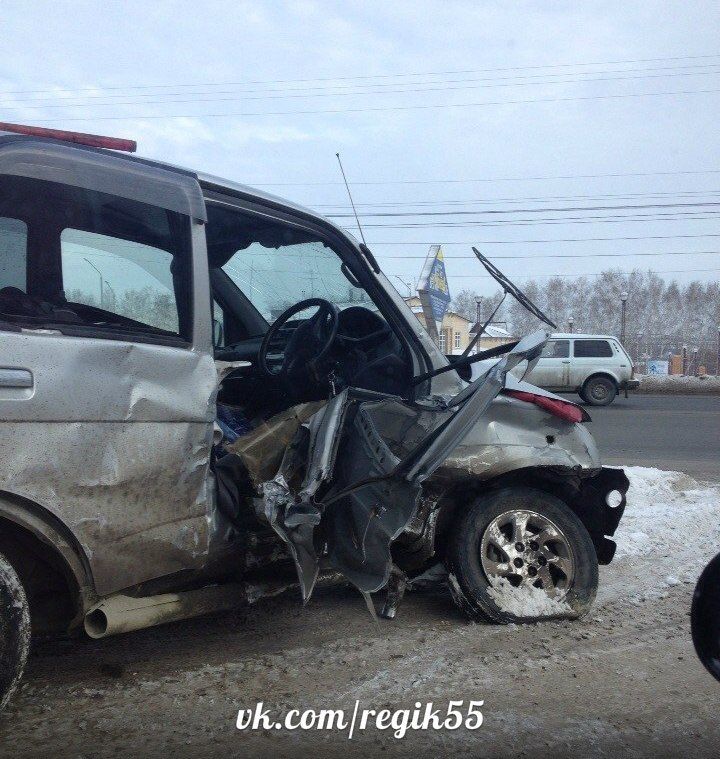 Трое омичей пострадали в ДТП с «Кадиллаком» на Левом берегу Трое омичей пострадали в ДТП с «Кадиллаком» на Левом берегу