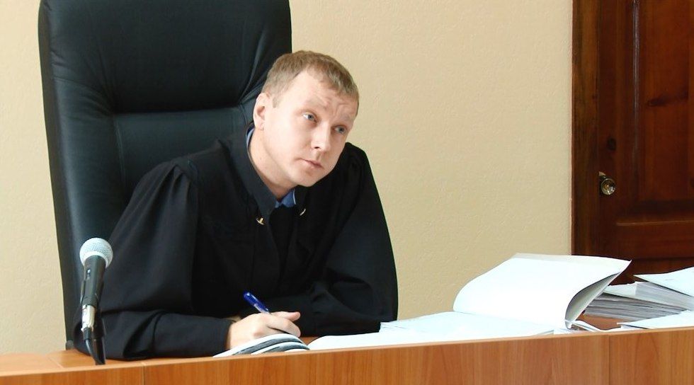 В ночь после стрельбы у «Ангара» Лебедов сбежал из Омска в Екатеринбург на такси – свидетель В ночь после стрельбы у «Ангара» Лебедов сбежал из Омска в Екатеринбург на такси – свидетель
