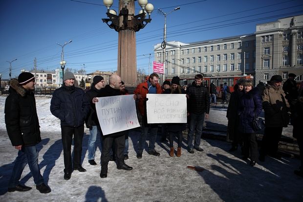Панихида по Немцову в Омске совпала с массовой акцией студентов Панихида по Немцову в Омске совпала с массовой акцией студентов