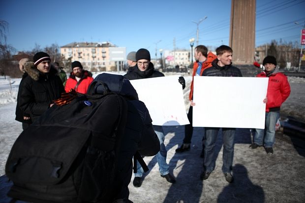 Панихида по Немцову в Омске совпала с массовой акцией студентов Панихида по Немцову в Омске совпала с массовой акцией студентов