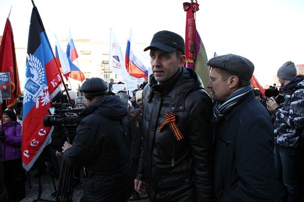 В Омске прошел торжественный митинг в честь присоединения Крыма к России В Омске прошел торжественный митинг в честь присоединения Крыма к России