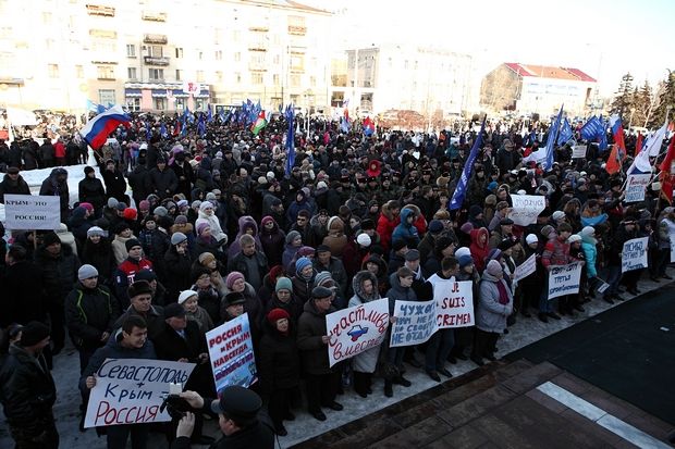 В Омске прошел торжественный митинг в честь присоединения Крыма к России В Омске прошел торжественный митинг в честь присоединения Крыма к России
