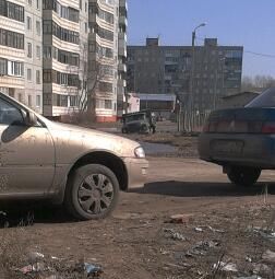 В омской луже «утонули» два автомобиля за день В омской луже «утонули» два автомобиля за день