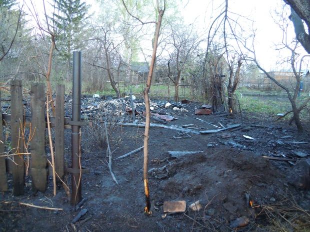 В Центральном округе Омска пожар уничтожил два дачных участка В Центральном округе Омска пожар уничтожил два дачных участка