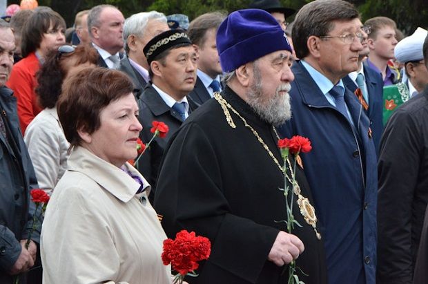 В омском Парке Победы зажгли Вечный огонь, привезенный из Москвы В омском Парке Победы зажгли Вечный огонь, привезенный из Москвы