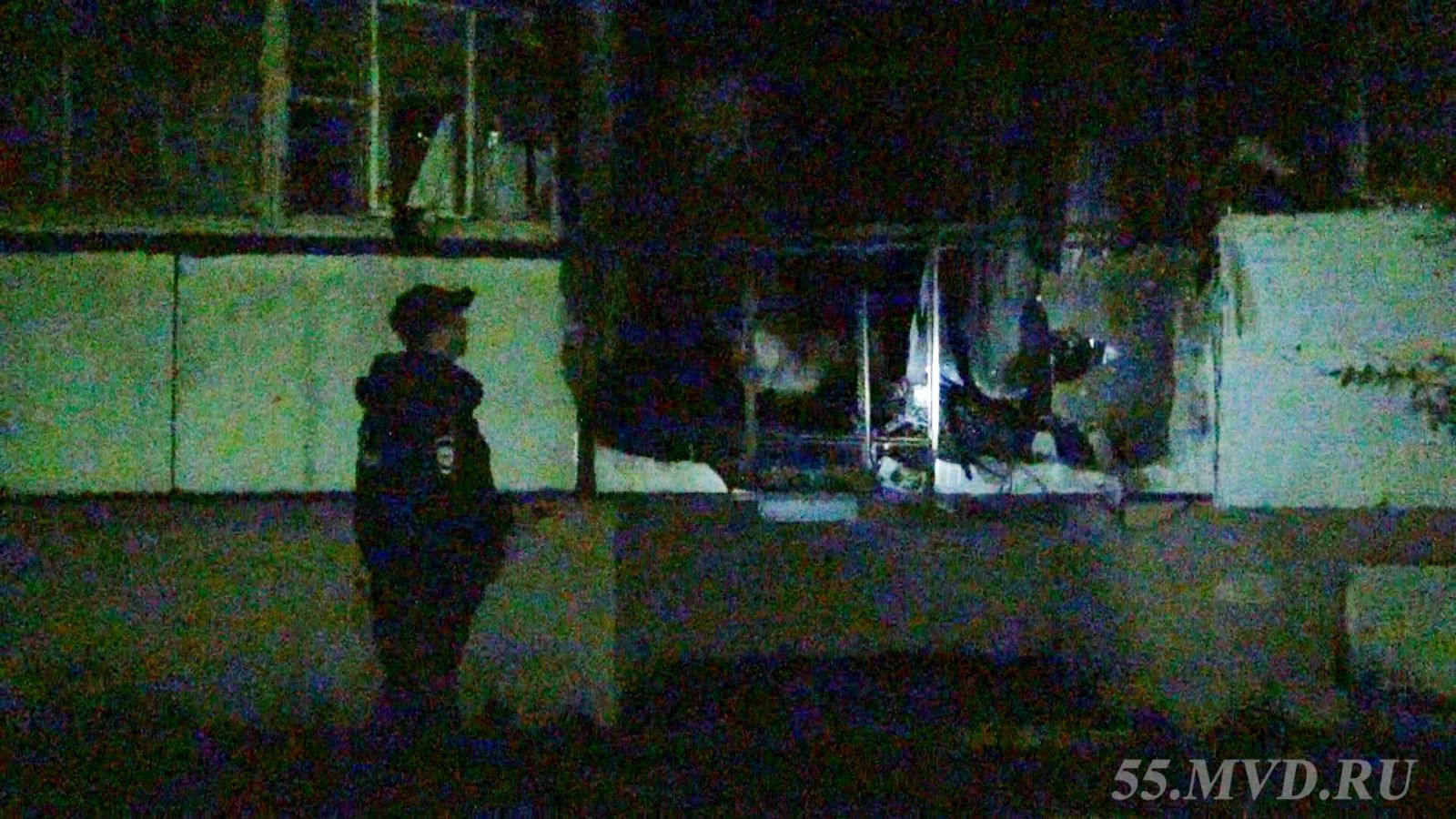 В Омске из-за детской шалости загорелось шесть квартир на Дианова В Омске из-за детской шалости загорелось шесть квартир на Дианова