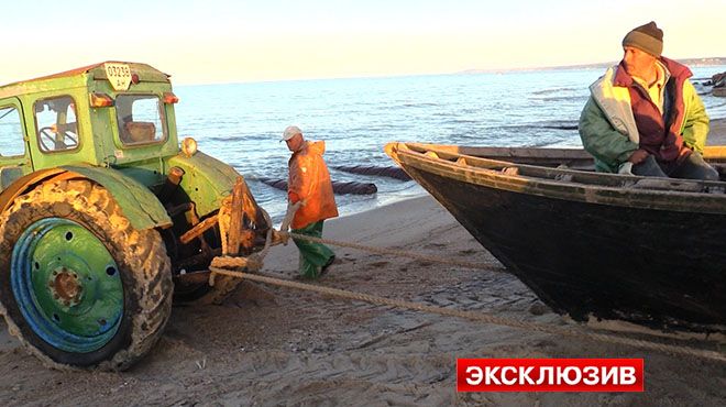 Рыбаки ДНР выходят в море под обстрелами, чтобы прокормить семьи (ФОТО, ВИДЕО) Рыбаки ДНР выходят в море под обстрелами, чтобы прокормить семьи (ФОТО, ВИДЕО)