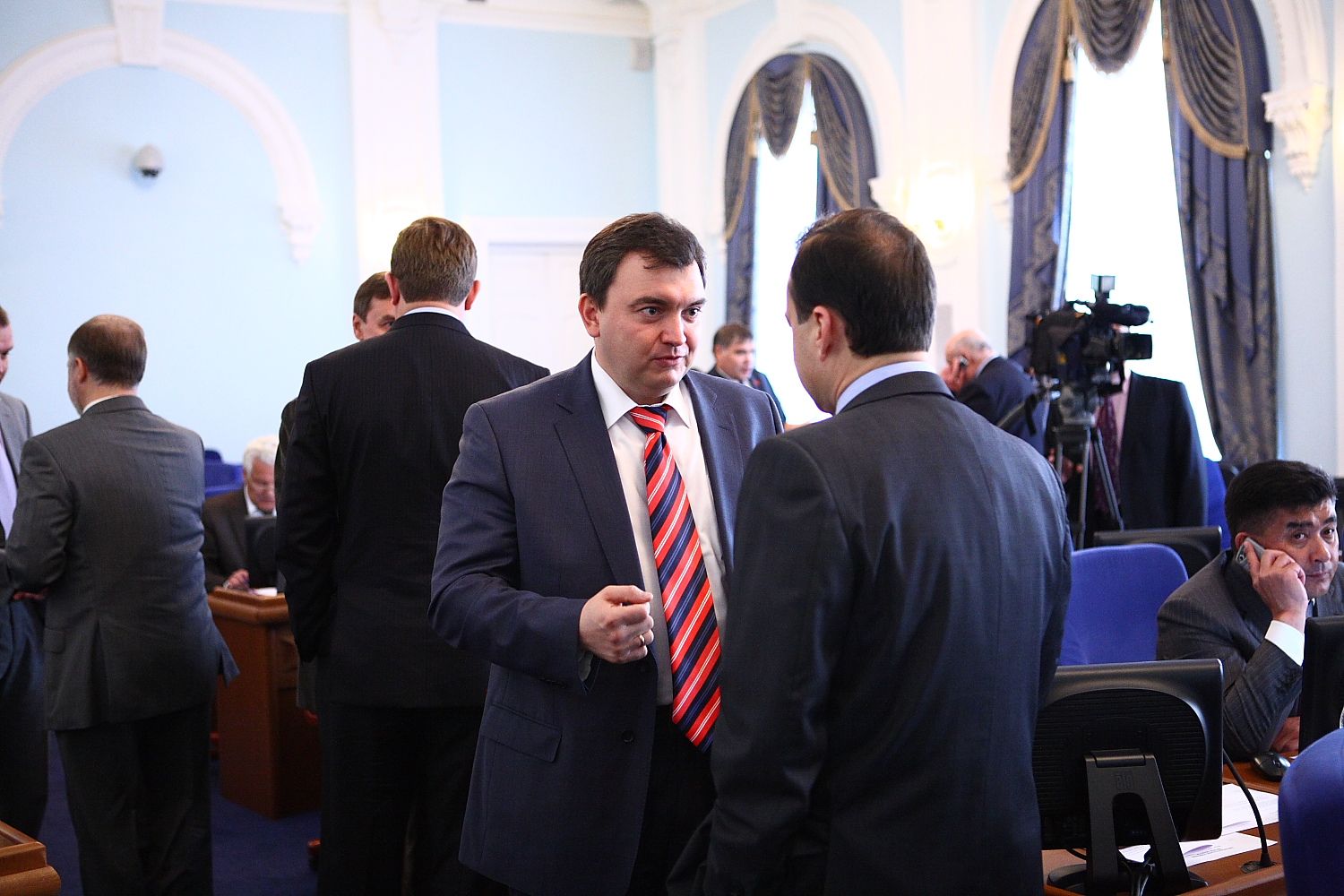Назаров начал свое предвыборное наступление с неудачных попыток поиграть в Путина Назаров начал свое предвыборное наступление с неудачных попыток поиграть в Путина
