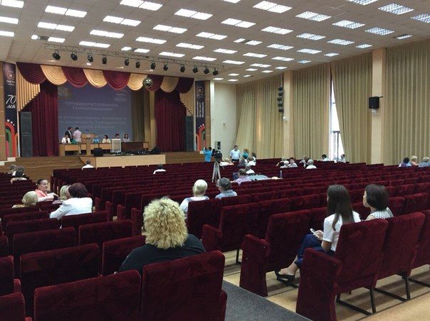 Праймериз ЕР, день второй: Назарова атаковали бабушки, а «недокандидаты» почувствовали себя губернаторами Праймериз ЕР, день второй: Назарова атаковали бабушки, а «недокандидаты» почувствовали себя губернаторами