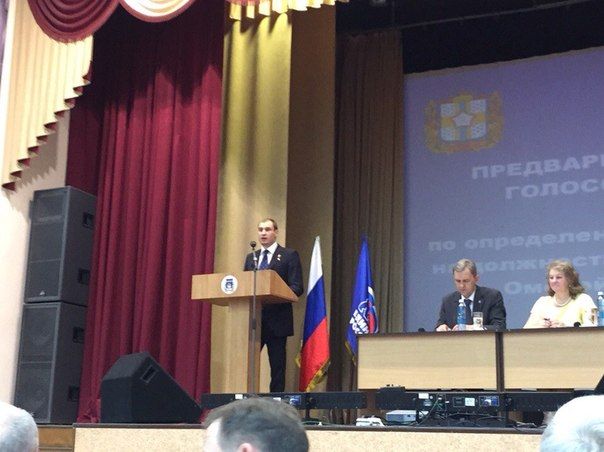 Праймериз ЕР, день второй: Назарова атаковали бабушки, а «недокандидаты» почувствовали себя губернаторами Праймериз ЕР, день второй: Назарова атаковали бабушки, а «недокандидаты» почувствовали себя губернаторами