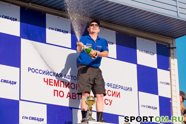 Автокросс на предельных скоростях прошел на омской трассе