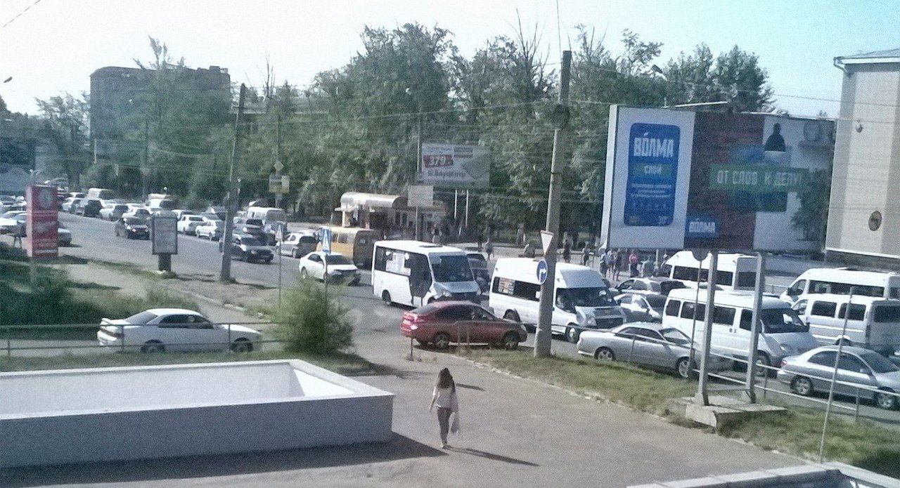 Омичи угодили в километровую пробку у Телецентра из-за незначительного ДТП