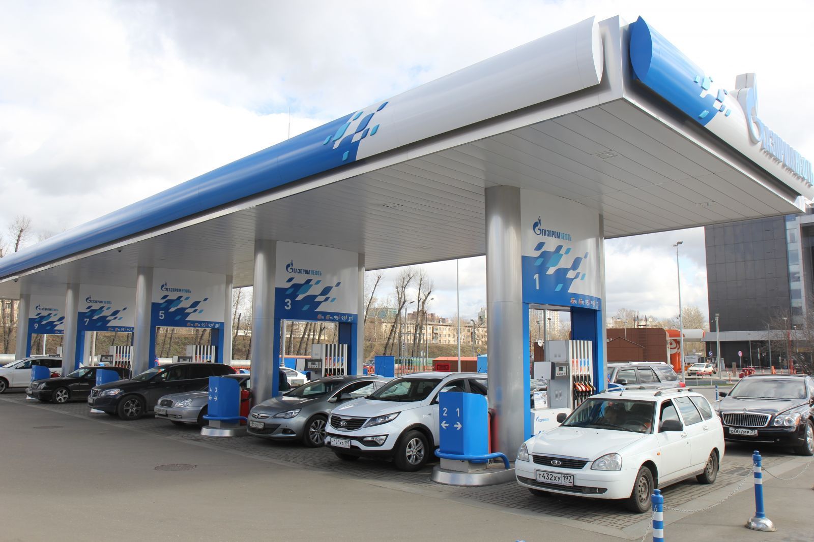Автомобилисты выбирают сеть АЗС «Газпромнефть» Автомобилисты выбирают сеть АЗС «Газпромнефть»