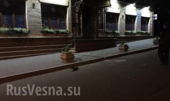 В центре Киева неизвестный обстрелял из гранатомета здание банка (ФОТО, ВИДЕО)