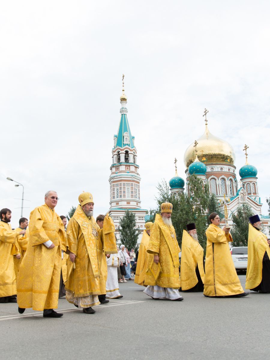 Тысячи омичей прошлись крестным ходом в память о князе Владимире Тысячи омичей прошлись крестным ходом в память о князе Владимире