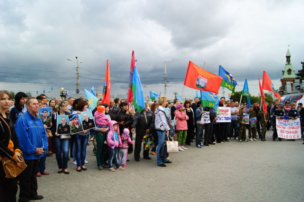 «Свободу Пономареву!»: как проходил митинг в поддержку начальника омского центра ВДВ