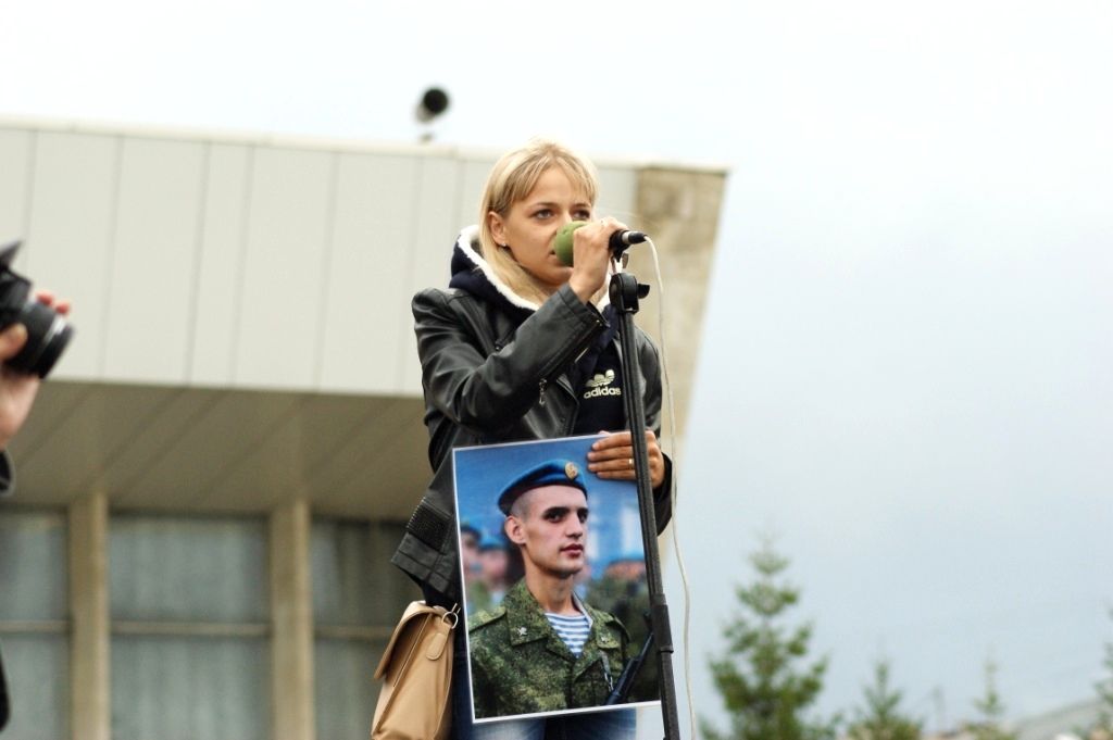 «Свободу Пономареву!»: как проходил митинг в поддержку начальника омского центра ВДВ