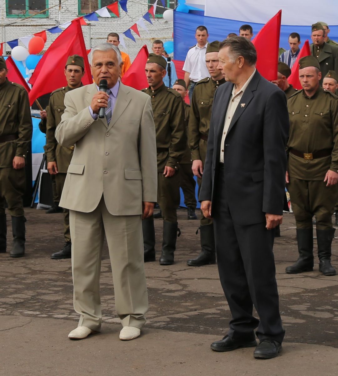 В омской колонии стреляли из танка В омской колонии стреляли из танка