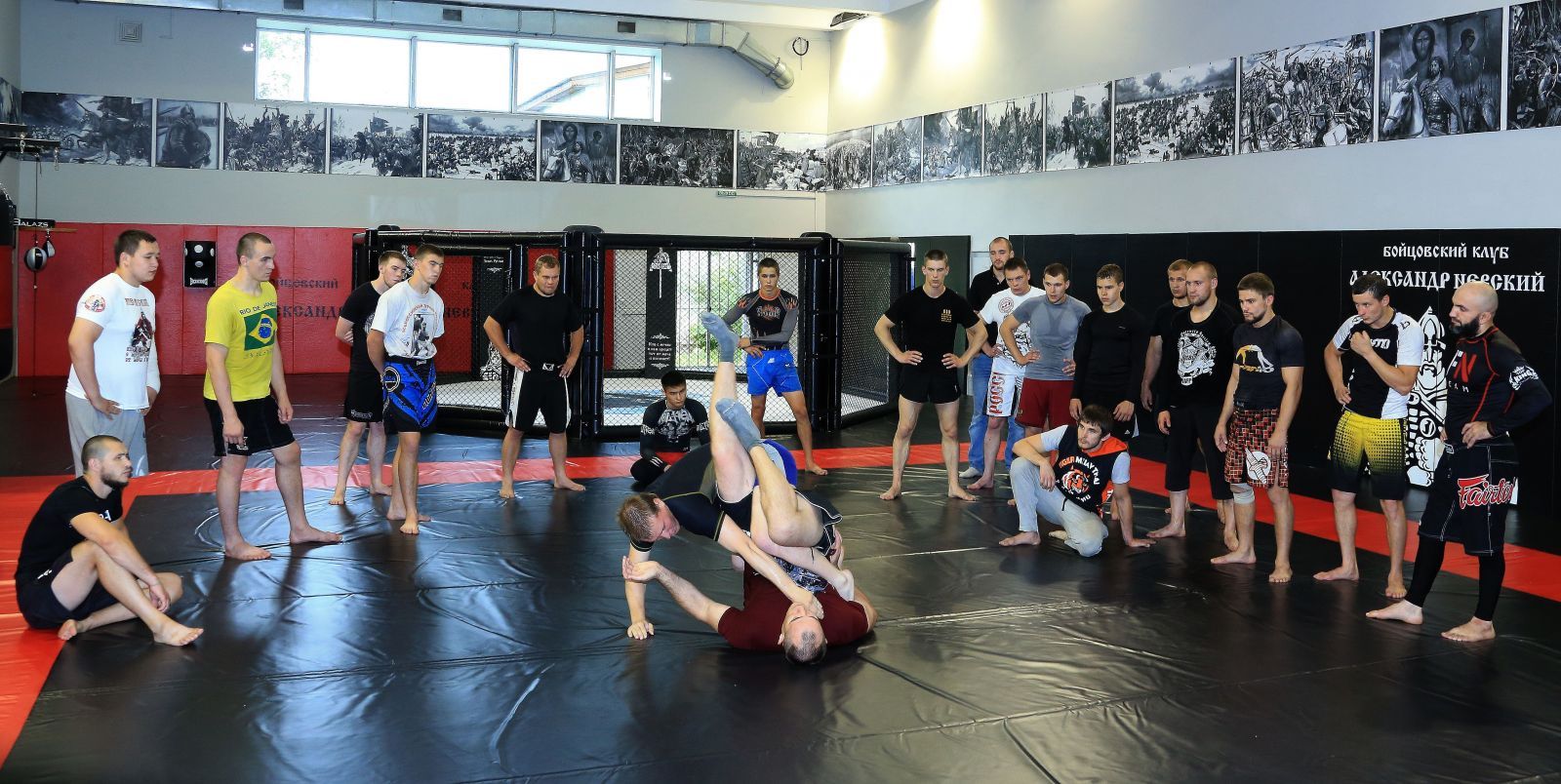 Боец UFC Алексей Олейник в Омске раскрыл секреты своих досрочных побед Боец UFC Алексей Олейник в Омске раскрыл секреты своих досрочных побед