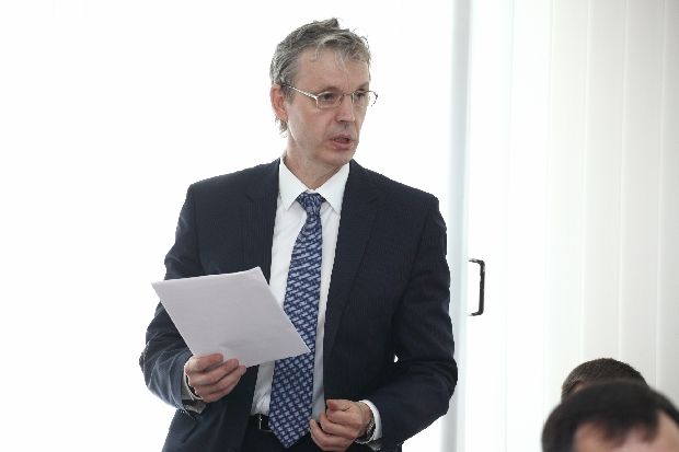 Суд отказался допустить Денисенко до выборов губернатора Омской области Суд отказался допустить Денисенко до выборов губернатора Омской области