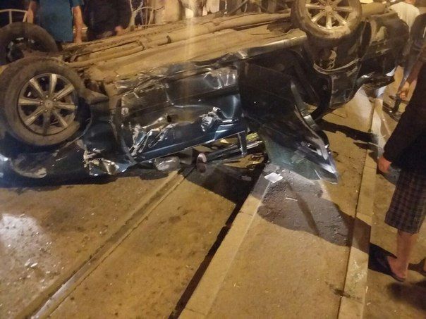 В центре Омска пьяный водитель разбил в ноль «Тойоту» и чудом остался жив В центре Омска пьяный водитель разбил в ноль «Тойоту» и чудом остался жив