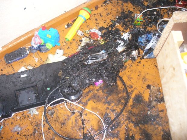В Омске девочка, играя со спичками, едва не спалила пятиэтажный дом В Омске девочка, играя со спичками, едва не спалила пятиэтажный дом