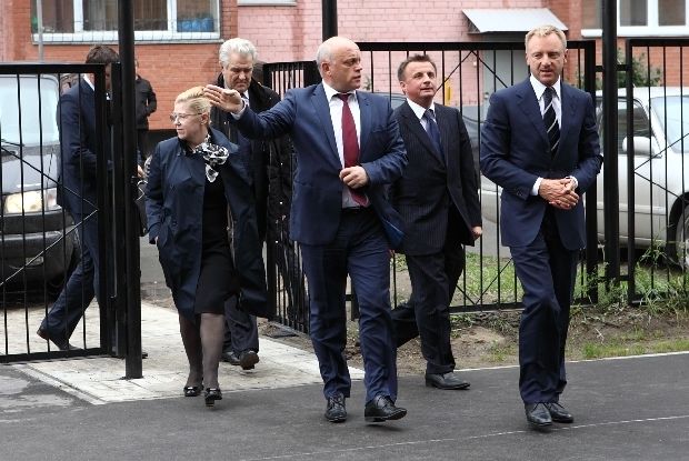 Итоги недели: «К нам приехал, к нам приехал», дуэль двух офицеров и антикоррупционная «опричнина»