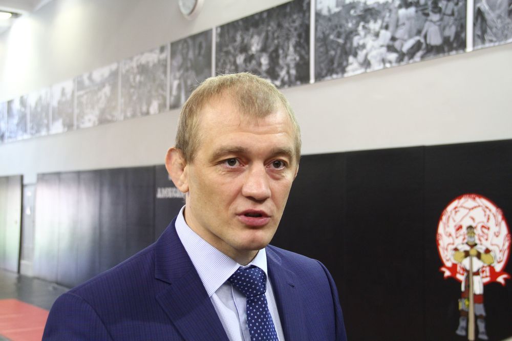 Николай Валуев в Омске заценил новый зал СибГУФК и поговорил со студентами о жизни Николай Валуев в Омске заценил новый зал СибГУФК и поговорил со студентами о жизни