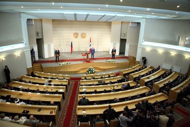 Назаров принял присягу и официально возглавил Омскую область