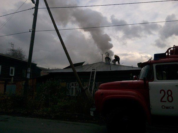 В Омске горит дом поэта Мартынова В Омске горит дом поэта Мартынова