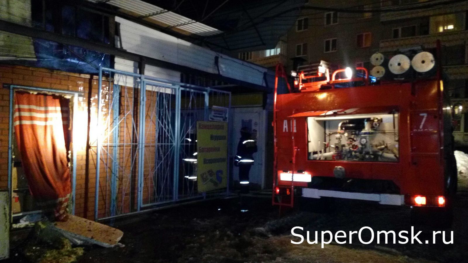 В Советском округе загорелся павильон на остановке В Советском округе загорелся павильон на остановке