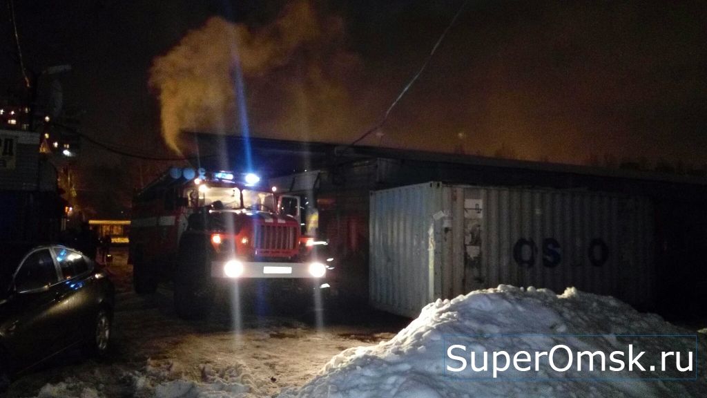 В Советском округе загорелся павильон на остановке В Советском округе загорелся павильон на остановке