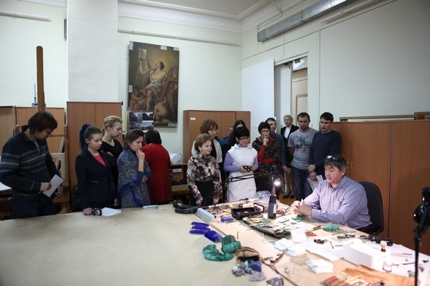Тайны мастерства: как проходит реставрация произведений искусства Тайны мастерства: как проходит реставрация произведений искусства