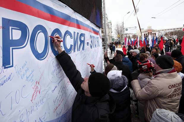 Тысячи омичей вышли на Соборную площадь в честь Дня народного единства Тысячи омичей вышли на Соборную площадь в честь Дня народного единства