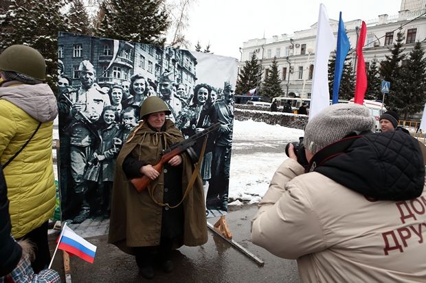 Тысячи омичей вышли на Соборную площадь в честь Дня народного единства Тысячи омичей вышли на Соборную площадь в честь Дня народного единства
