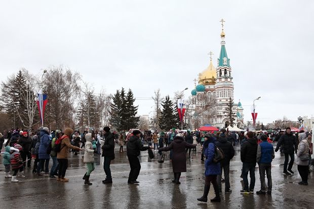 Тысячи омичей вышли на Соборную площадь в честь Дня народного единства Тысячи омичей вышли на Соборную площадь в честь Дня народного единства