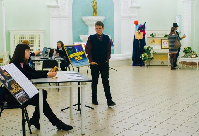 Недовольные посетители «Ночи искусств» в омском Органном зале простояли у закрытых дверей Недовольные посетители «Ночи искусств» в омском Органном зале простояли у закрытых дверей
