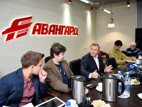 Президент «Авангарда» Шалаев про слухи о Сумманене и Соботке, жесткой экономии, Бардине и методиках Корноухова «а-ля НХЛ» Президент «Авангарда» Шалаев про слухи о Сумманене и Соботке, жесткой экономии, Бардине и методиках Корноухова «а-ля НХЛ»