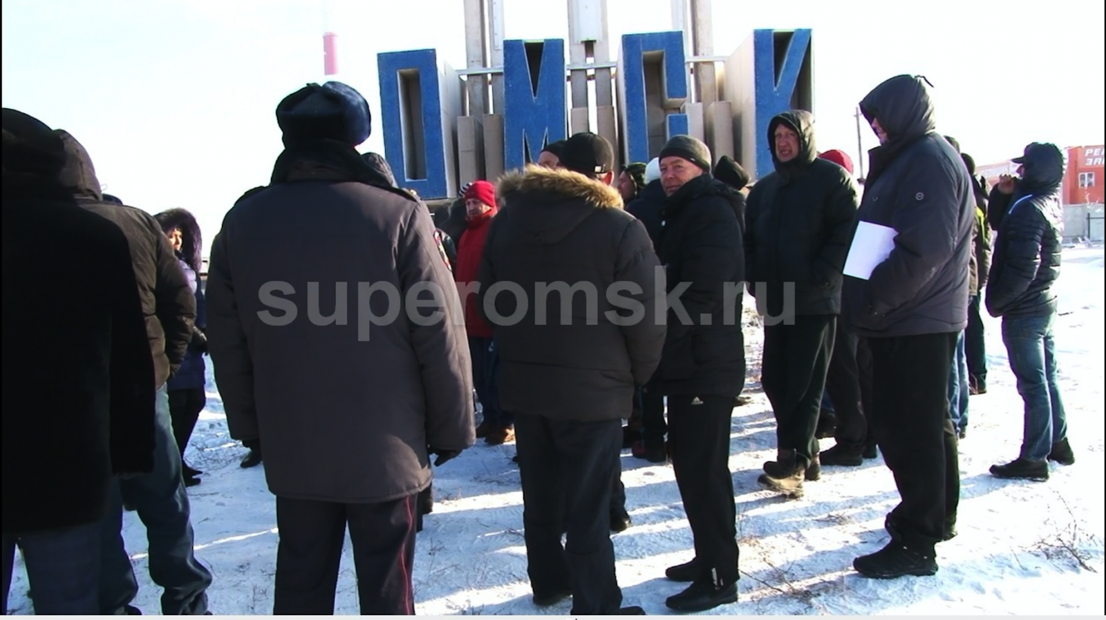 Дальнобойщики встали под Омском, протестуя против нового сбора Дальнобойщики встали под Омском, протестуя против нового сбора