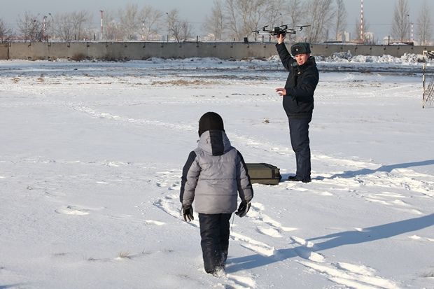 «Мой папа – полицейский летчик»: день открытых дверей у омской авиаполиции «Мой папа – полицейский летчик»: день открытых дверей у омской авиаполиции