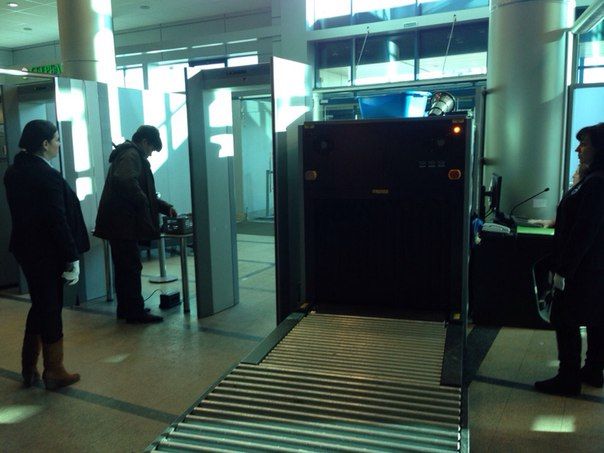 Омский аэропорт после терактов усиленно проверяет пассажиров Омский аэропорт после терактов усиленно проверяет пассажиров