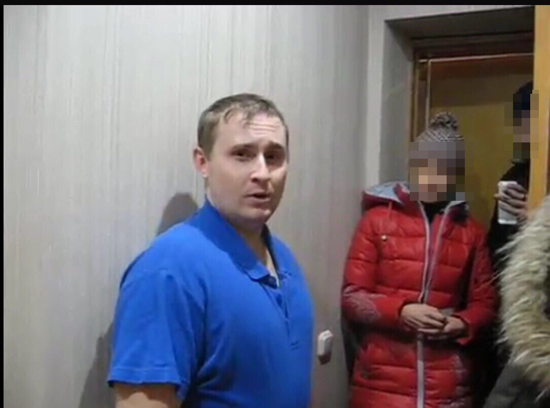 Одежду с фотографиями погибших в авиакатастрофе россиян продавали по телефону омича Одежду с фотографиями погибших в авиакатастрофе россиян продавали по телефону омича