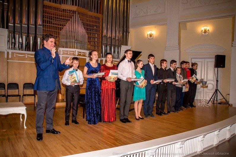 Денис Мацуев, пианист, народный артист России, президент Межрегионального благотворительного фонда «Новые имена» Денис Мацуев, пианист, народный артист России, президент Межрегионального благотворительного фонда «Новые имена»