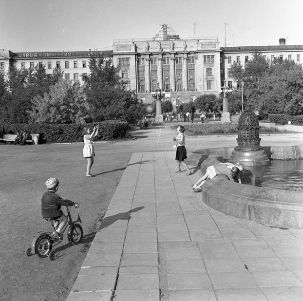 В горсовете открылась выставка известных омских фотографов Михаила Фрумгарца и Эдуарда Савина В горсовете открылась выставка известных омских фотографов Михаила Фрумгарца и Эдуарда Савина