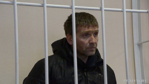 Нелепое ДТП спасло омского таксиста от напавших на него пассажиров