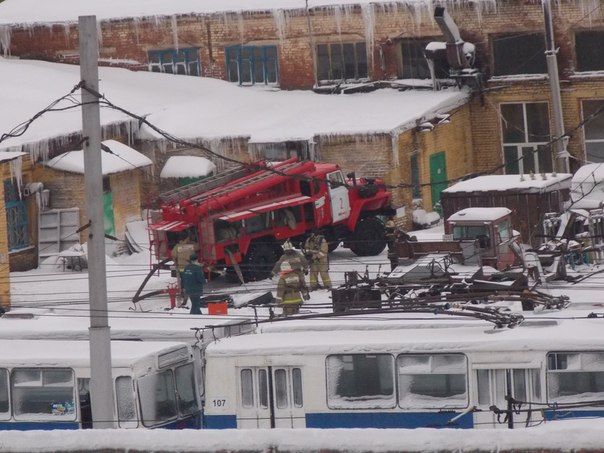 Омичи приняли учения за пожар в троллейбусном депо Омичи приняли учения за пожар в троллейбусном депо