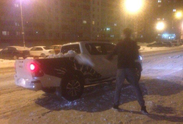 Бум дорожных волшебников: в Омске появился еще и «снежный фей» Бум дорожных волшебников: в Омске появился еще и «снежный фей»