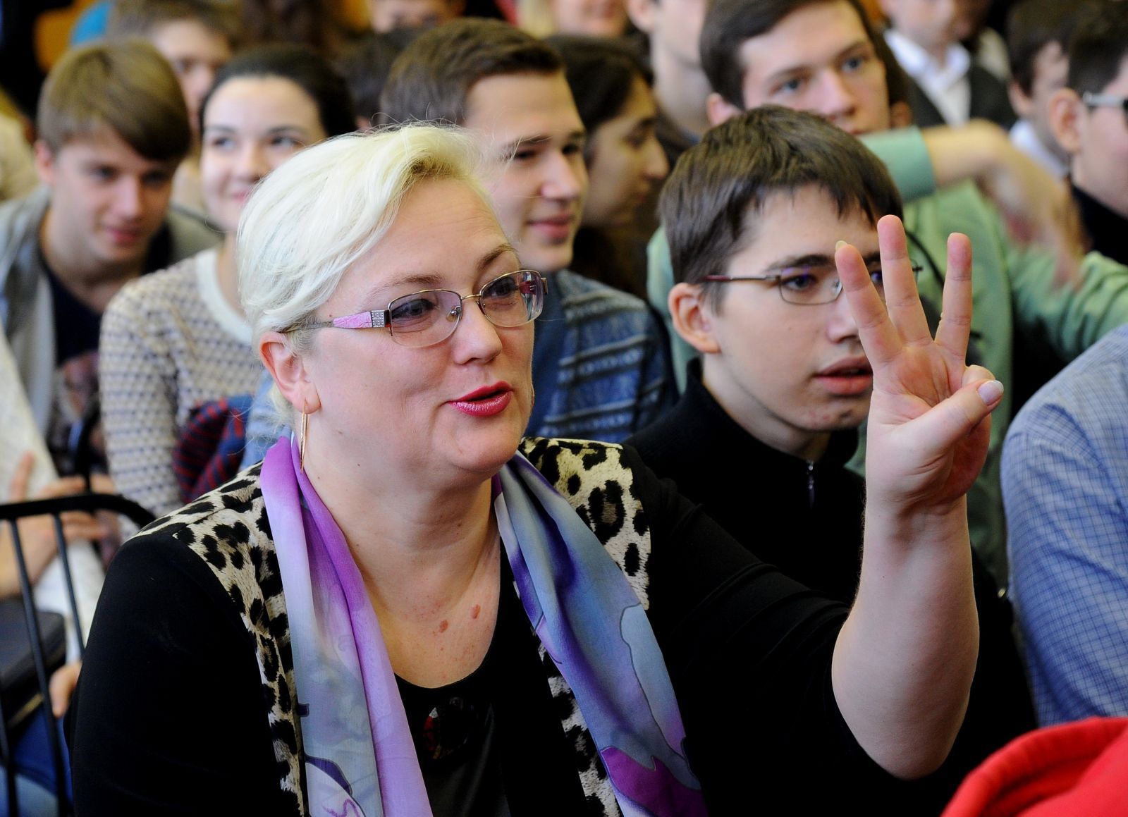 Омский НПЗ подвел итоги реализации программ для школьников