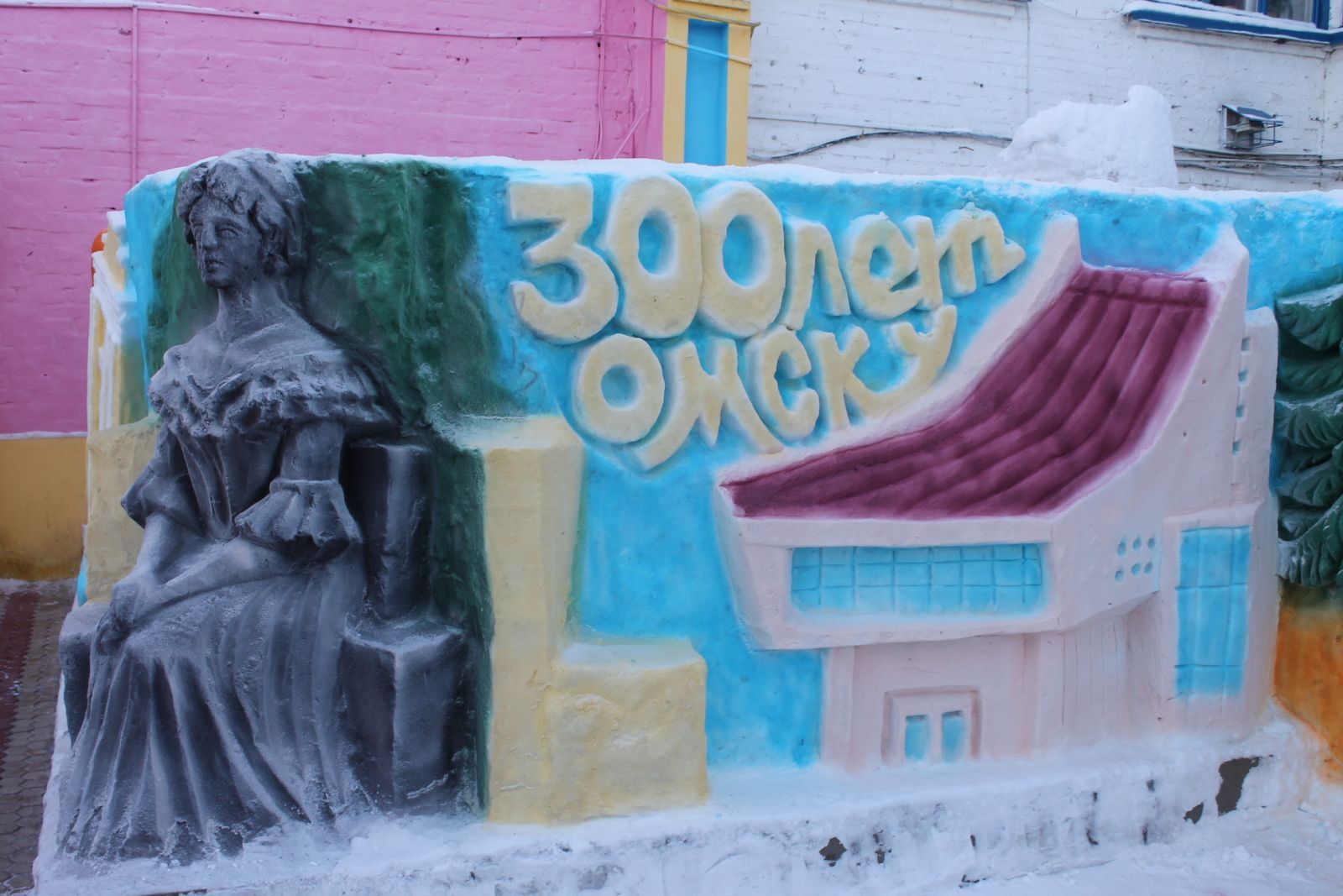 Омские заключенные соорудили снежные фигуры к новогодним праздникам Омские заключенные соорудили снежные фигуры к новогодним праздникам