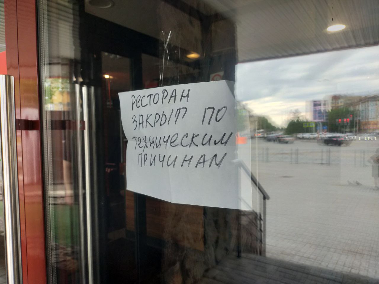 После пожара в омском «Хочу Пури» пожарные стянулись на дым к «Бургер Кинг»